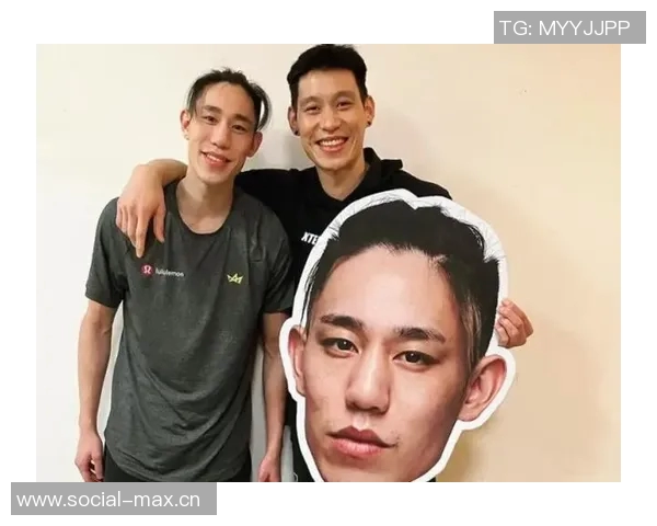 林书豪在社交媒体晒出与勇士队友们合影,开启新赛季征程