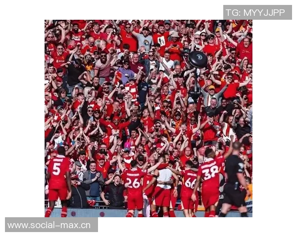 英超新赛季开赛在即,球队备战正酣,球迷期待揭幕战 英超新赛季开赛在即,球队备战正酣,球迷期待揭幕战