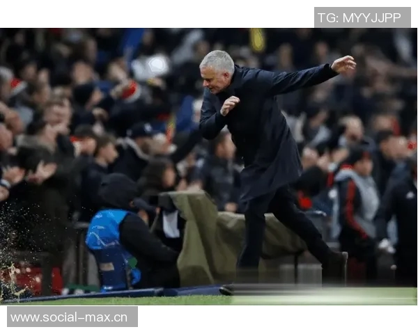 穆里尼奥遭到球迷质疑：他的战术选择为何引发广泛批评？